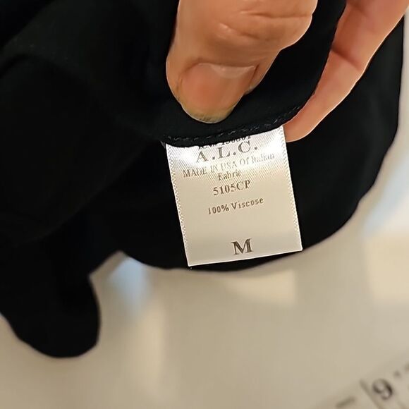 - A.L.C. Women's Short Sleeve Blouse Black with white panel sleeve Size me… - Picture 9 of 10